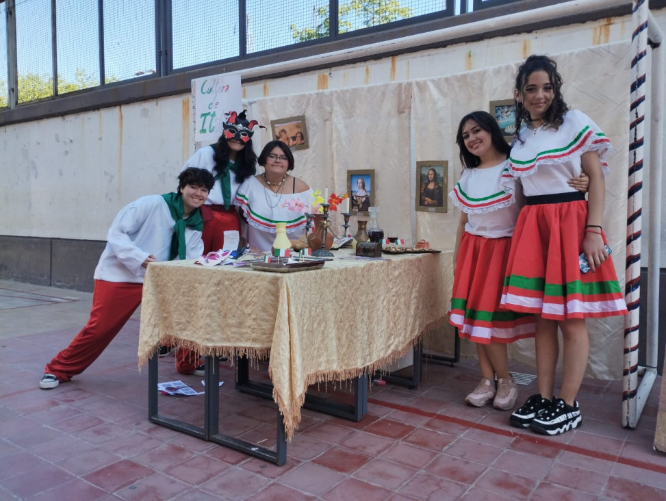 imagen Feria Cultural: Estudiantes de quinto de Ciencias Sociales A y B protagonizaron una jornada con diversos stands