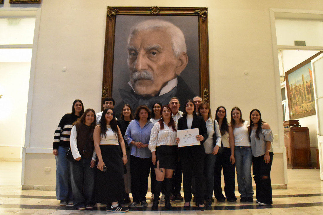 imagen La legislatura distinguió a una egresada del CUC por su participación destacada en debates internacionales
