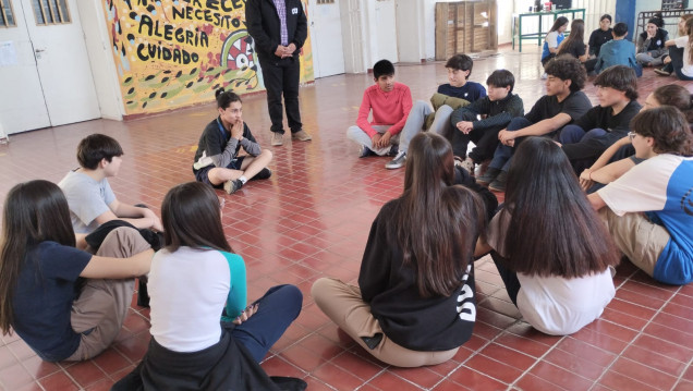 imagen Estudiantes del CUC visitaron la escuela Espora, del barrio San Martín