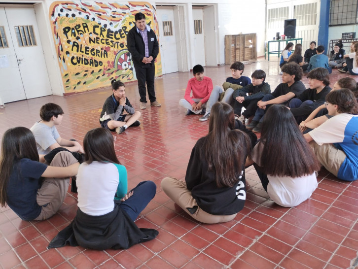 imagen Estudiantes del CUC visitaron la escuela Espora, del barrio San Martín