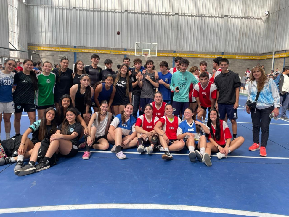 imagen ¡Campeones en los Intercolegiales de la Municipalidad de Capital!