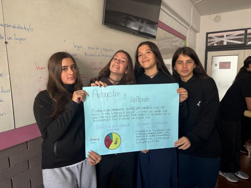 imagen Enfoque matemático sobre el consumo digital: estudiantes del CUC analizaron sus "Vidas en Pantalla"