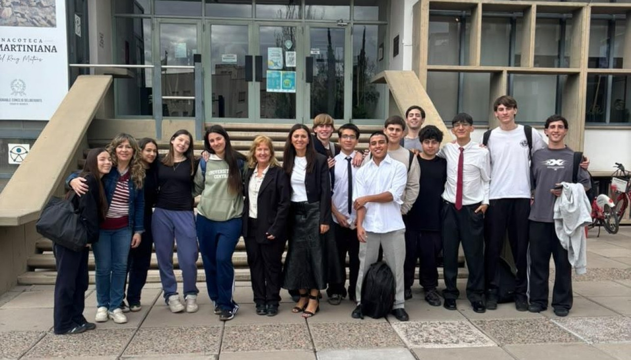 imagen Estudiantes de 5° año participaron de una audiencia con jurado vecinal en el Concejo Deliberante de Capital
