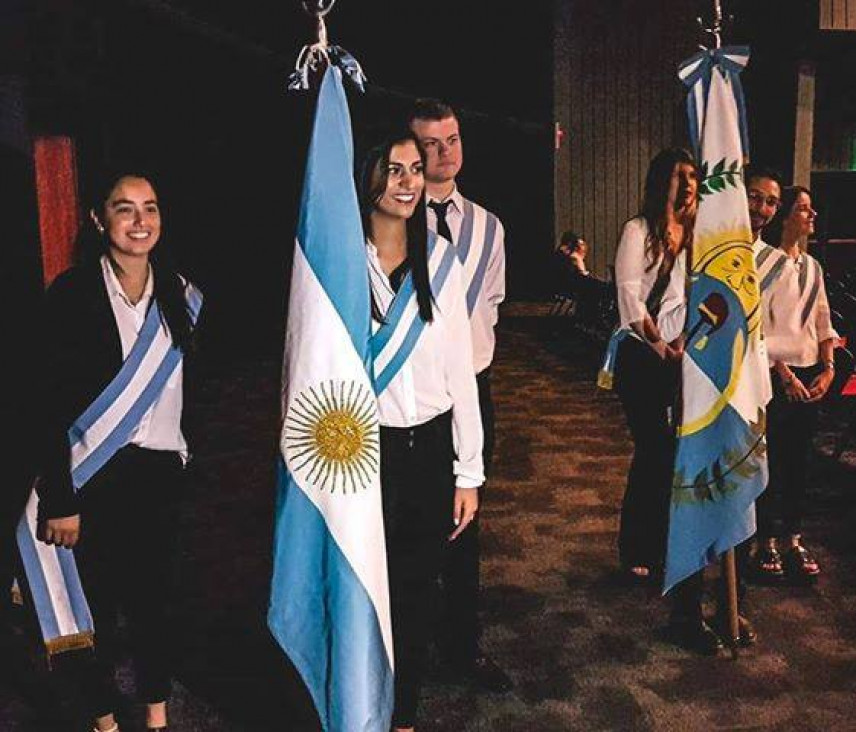 imagen Abanderados y escoltas cuqueros en las facultades de la UNCuyo