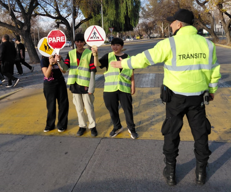imagen Educación vial en el territorio: estudiantes del CUC analizaron la circulación y señalética en los alrededores del colegio