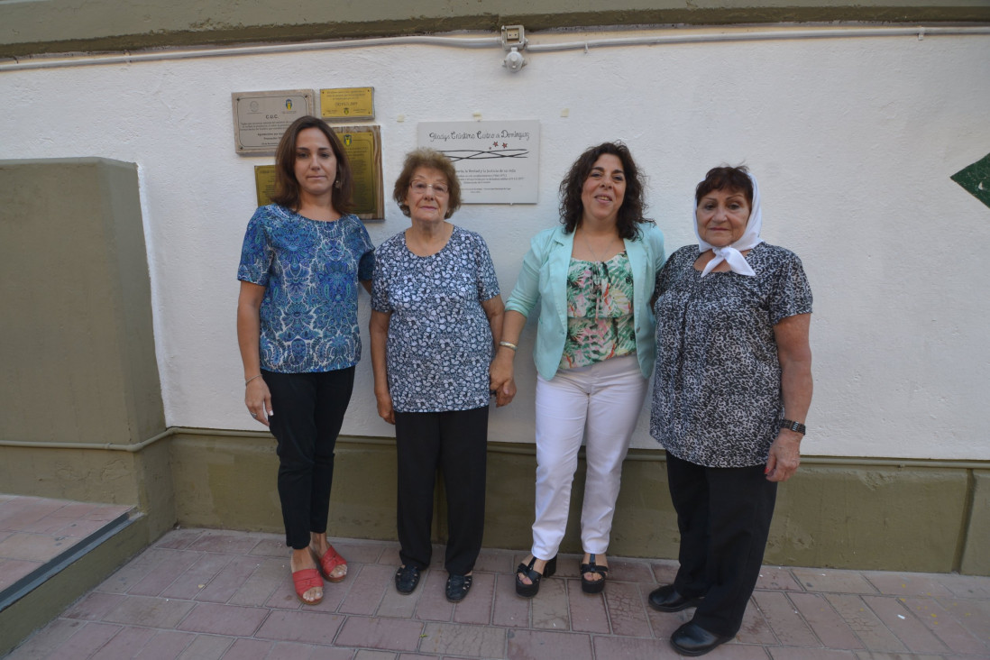 imagen Gladys Cristina Castro, honrada en una placa que la recuerda