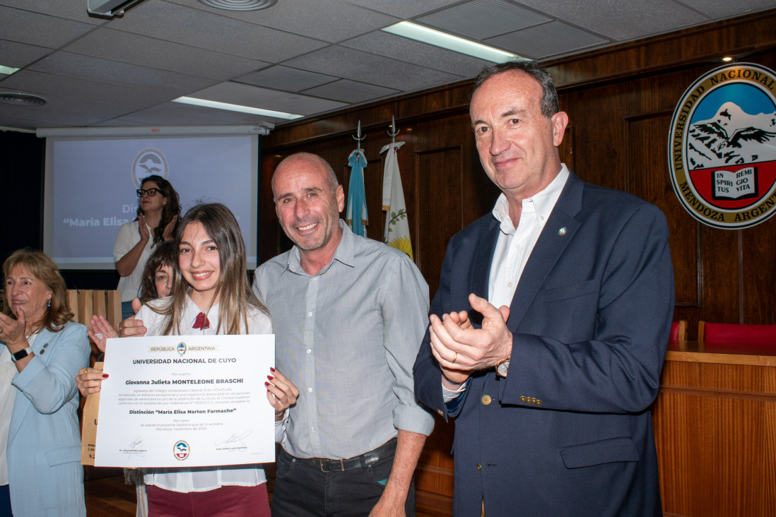 imagen Persistencia en la adversidad: siete estudiantes del CUC fueron reconocidos con la distinción Farmache