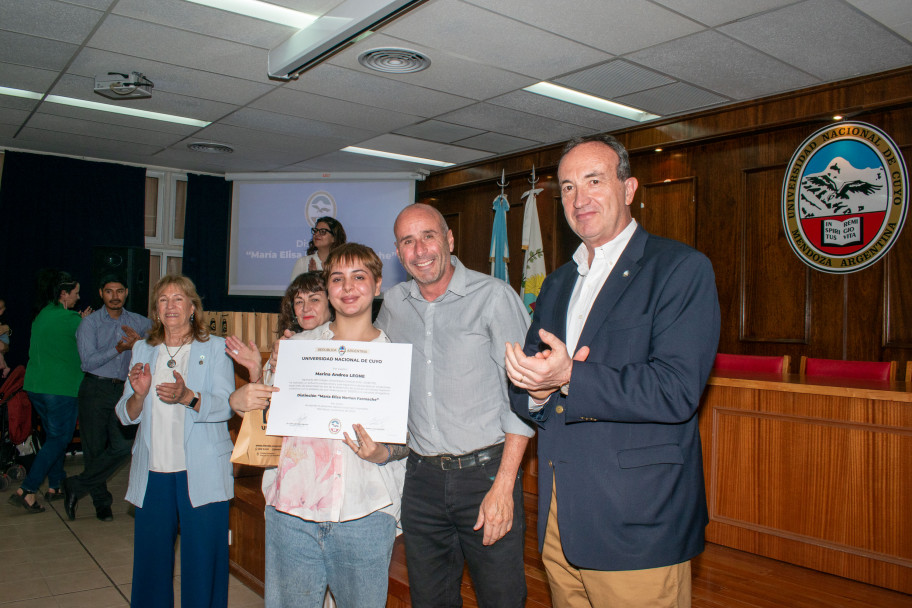 imagen Persistencia en la adversidad: siete estudiantes del CUC fueron reconocidos con la distinción Farmache