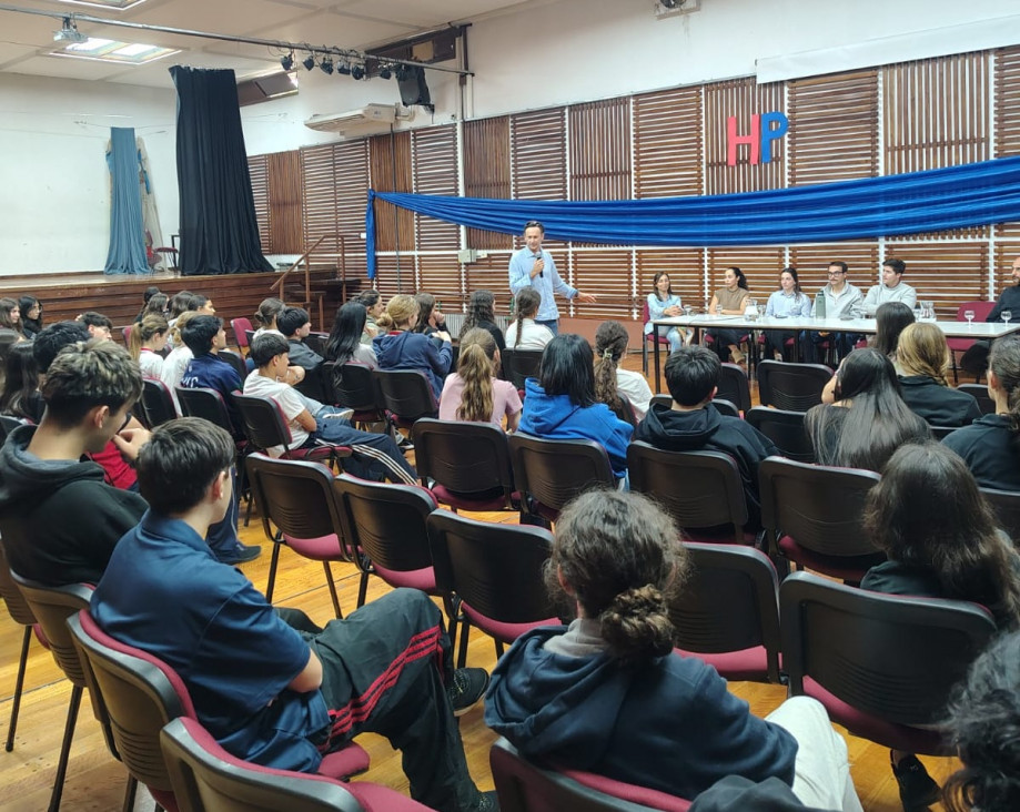 imagen Se realizó una nueva edición del Panel de Profesionales en el CUC: "Elecciones que construyen"