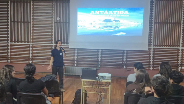 imagen De la de la modalidad de Arte a la Antártida: un exestudiante del CUC compartió su experiencia científica con segundo año