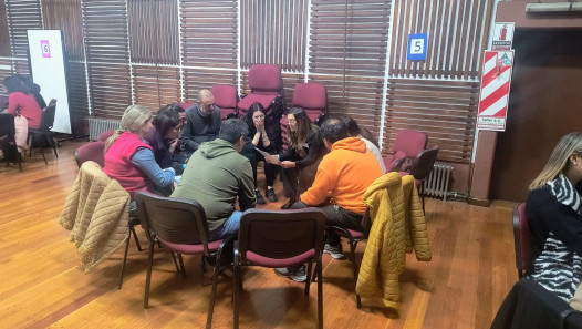 imagen Se realizó un conversatorio-taller sobre el uso de pantallas, redes sociales e inteligencia artificial