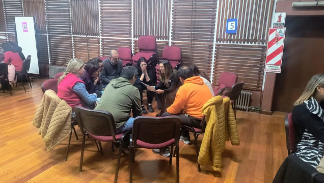 imagen Se realizó un conversatorio-taller sobre el uso de pantallas, redes sociales e inteligencia artificial