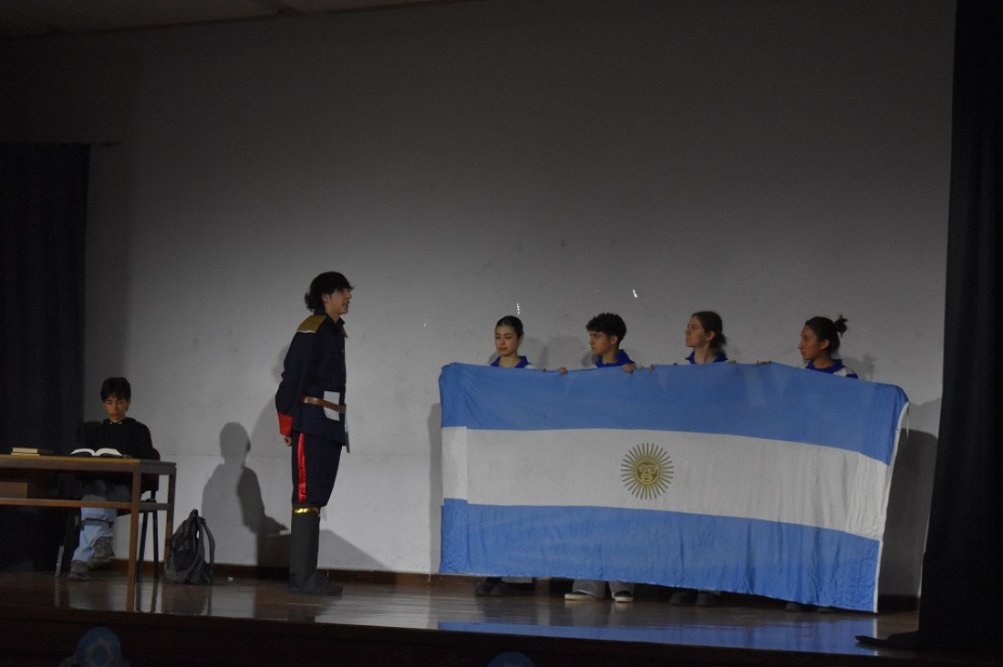 imagen Estudiantes de 4H B rindieron homenaje a Manuel Belgrano