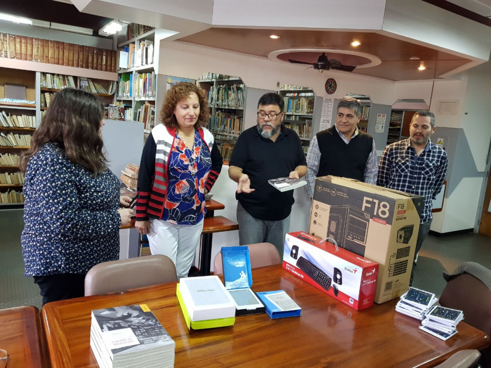 imagen Biblioteca del CUC: Entrega de materiales tecnológicos y presentación de sistema de préstamos