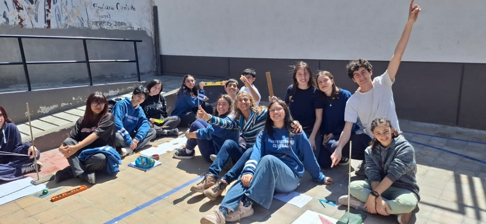 imagen Estudiantes del CUC realizaron mediciones astronómicas en el patio de la escuela 