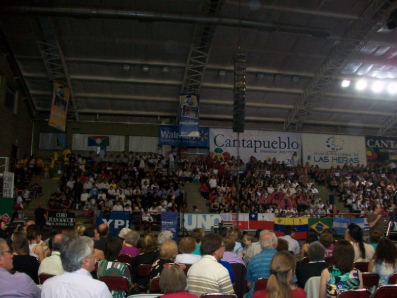 imagen El CUC junto a mil voces se unieron en el cierre de Cantapueblo