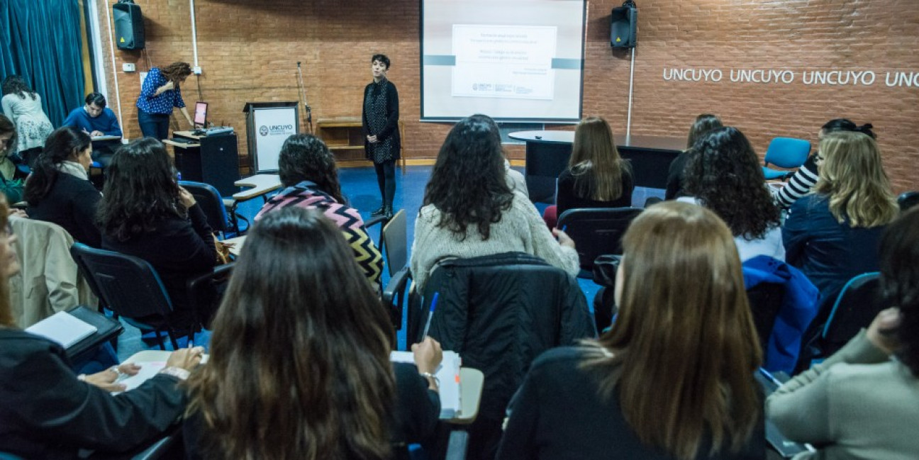 imagen Secundarias de la UNCUYO aprenden sobre educación sexual