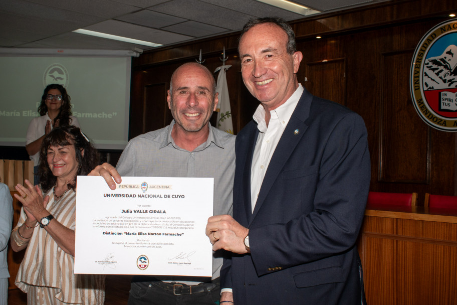 imagen Persistencia en la adversidad: siete estudiantes del CUC fueron reconocidos con la distinción Farmache