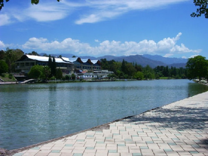 imagen Tsunami en el Lago del Parque