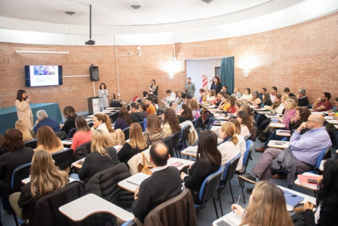 imagen Secundarias de la UNCUYO continúan con capacitaciones en salud mental