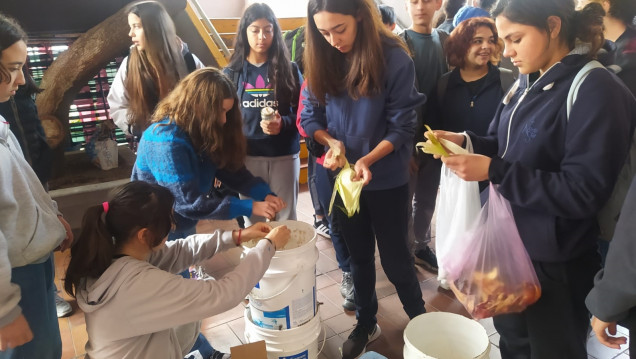 imagen Estudiantes del CUCSepara realizaron una capacitación sobre compostaje